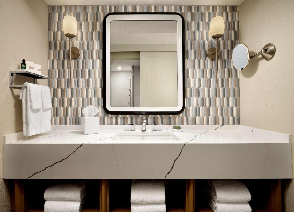 Deluxe King Suite,1498520491:JPEG