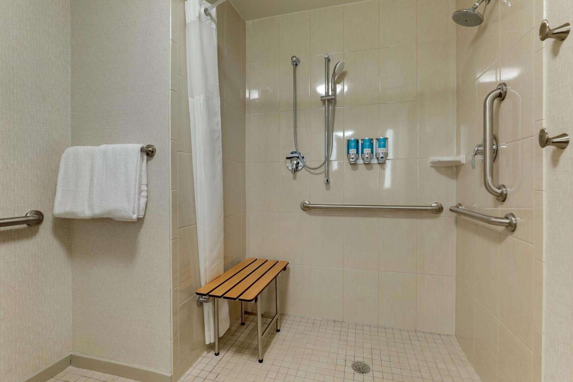 Deluxe King Room Hearing Accessible Roll Shower Terrace