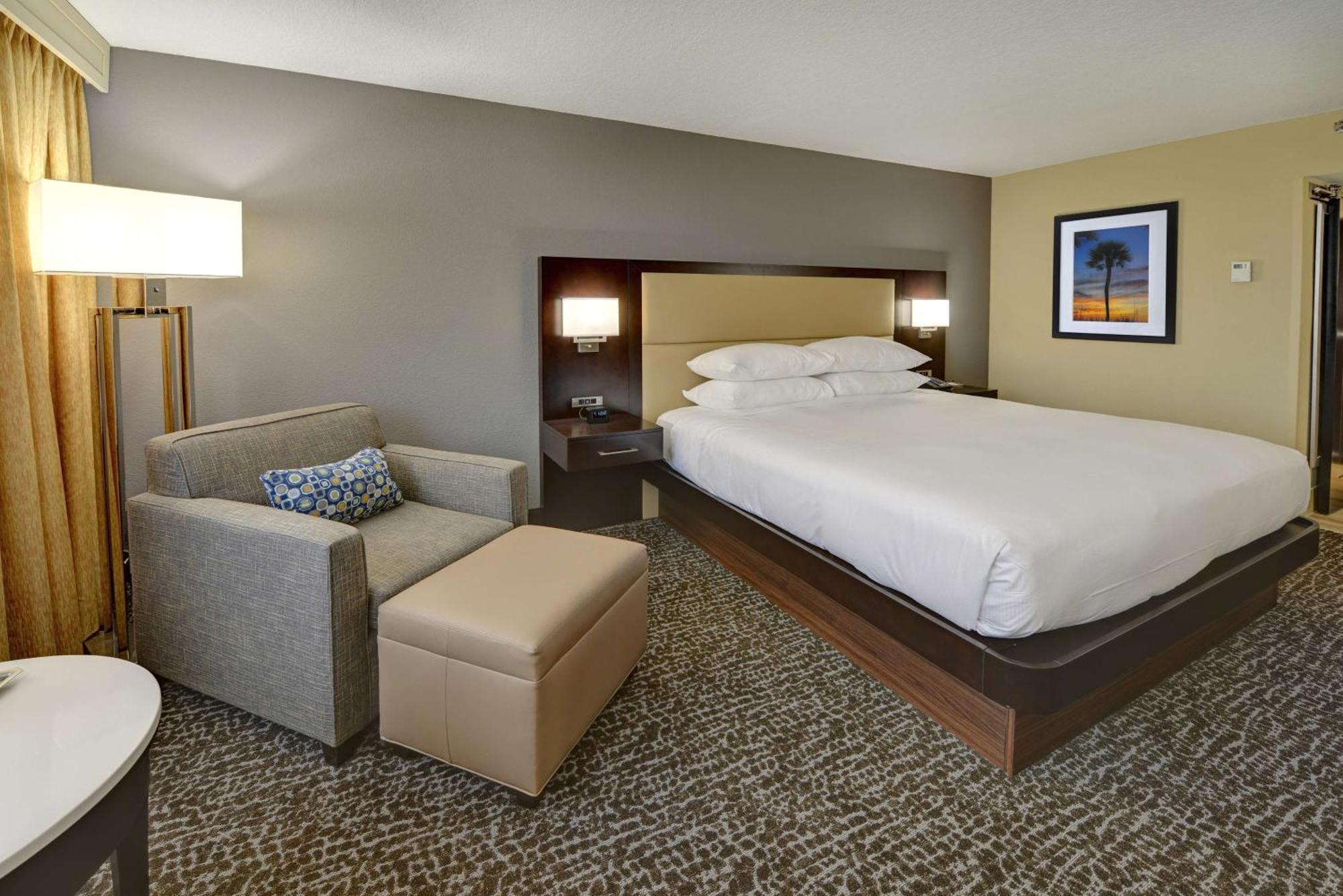King Room with Roll-In Shower - Mobility/Hearing Accessible