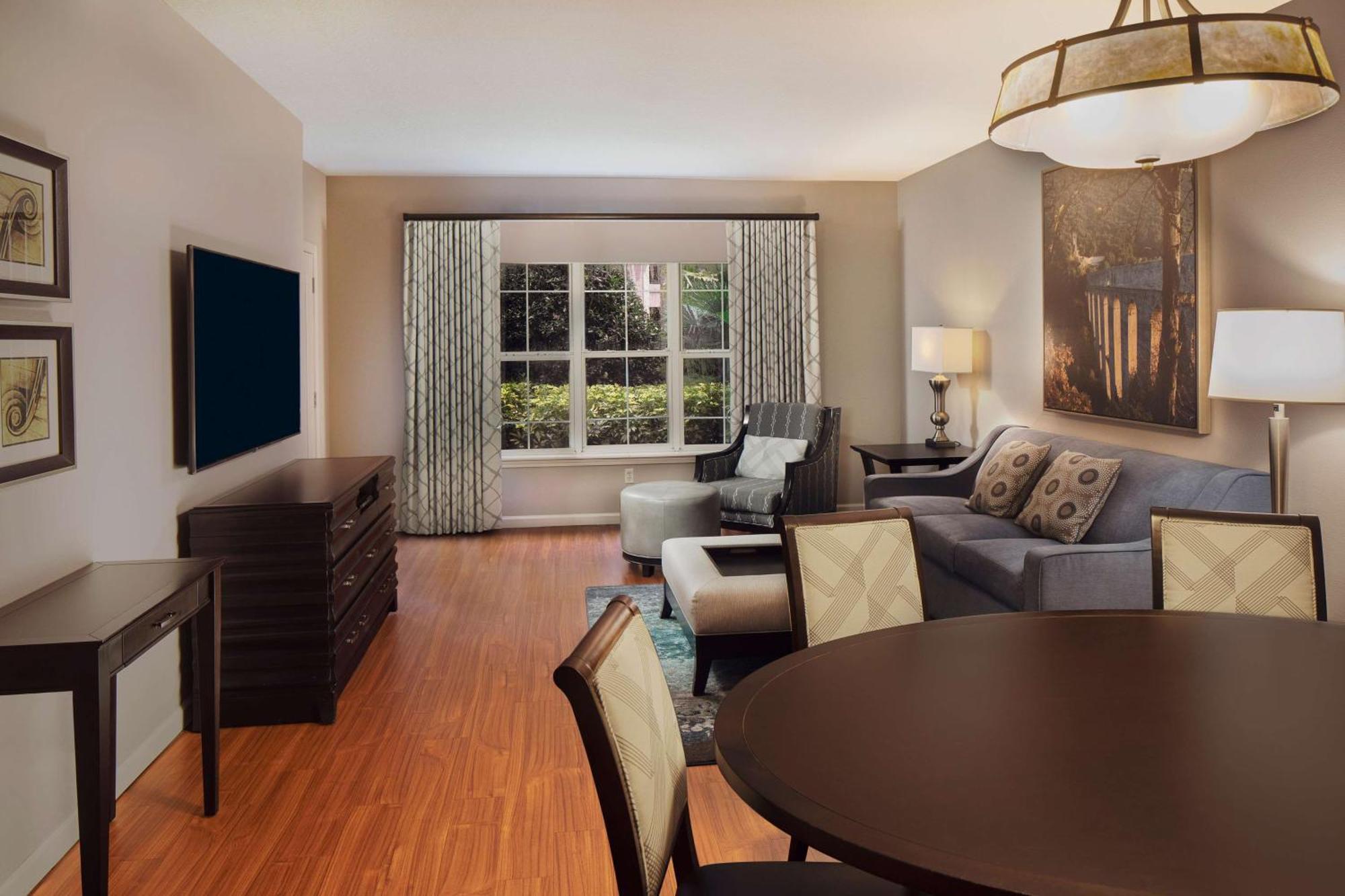 Two Bedroom Suite sofabed & balcony