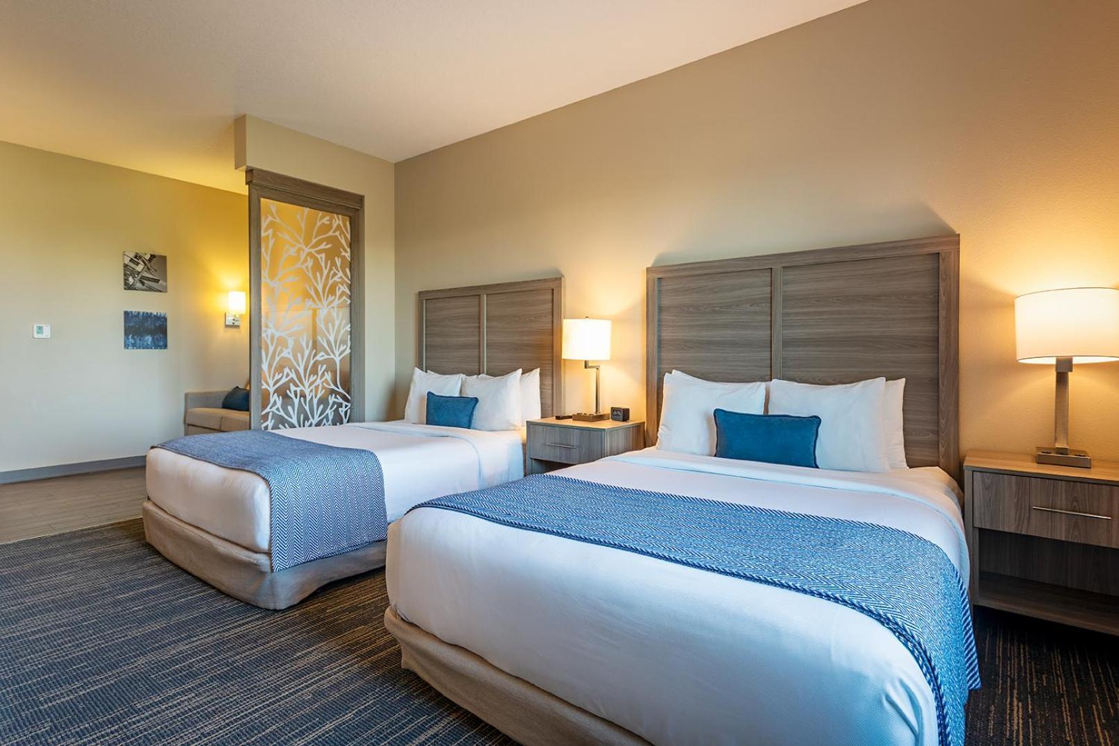 Double Queen Suite