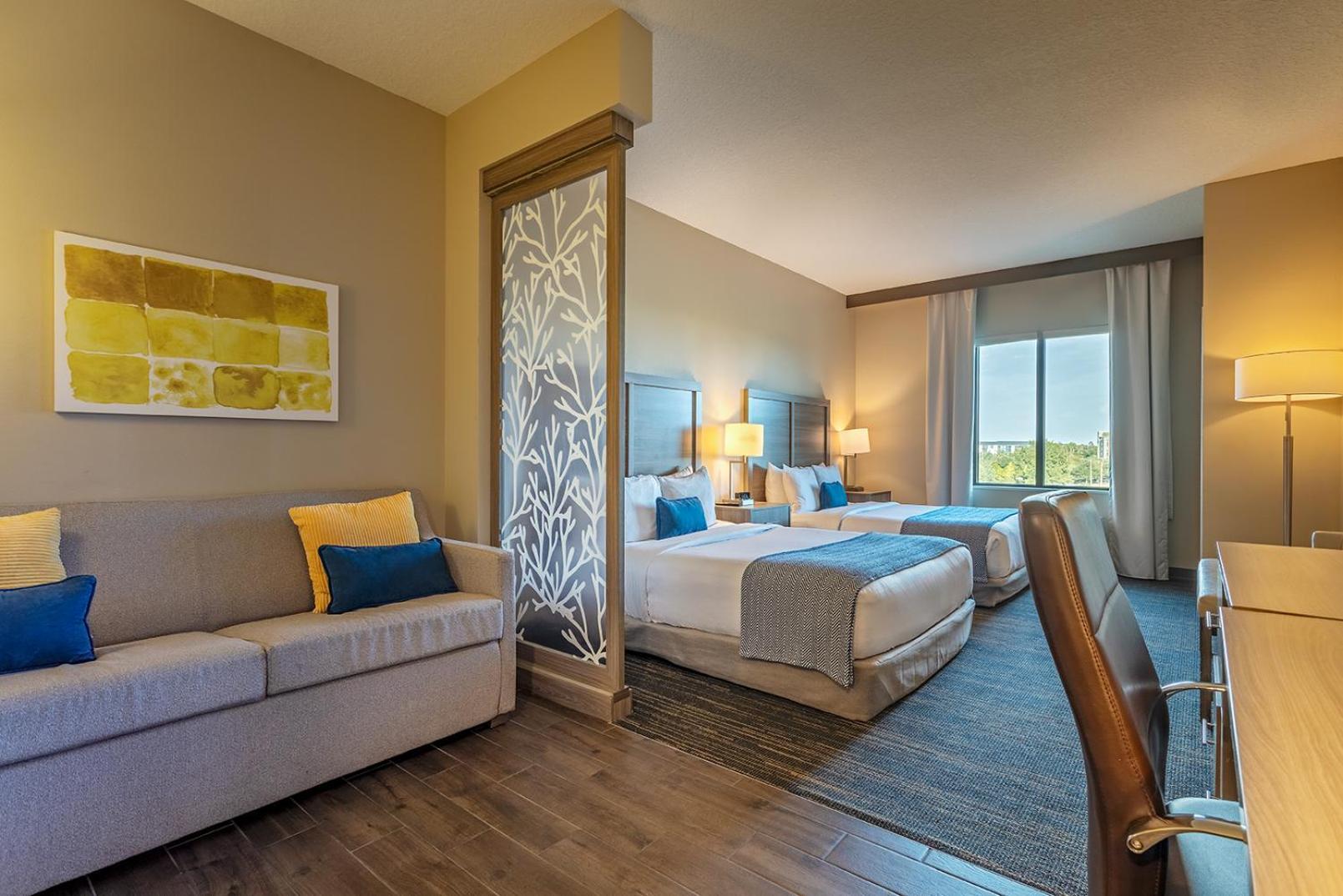Double Queen Suite