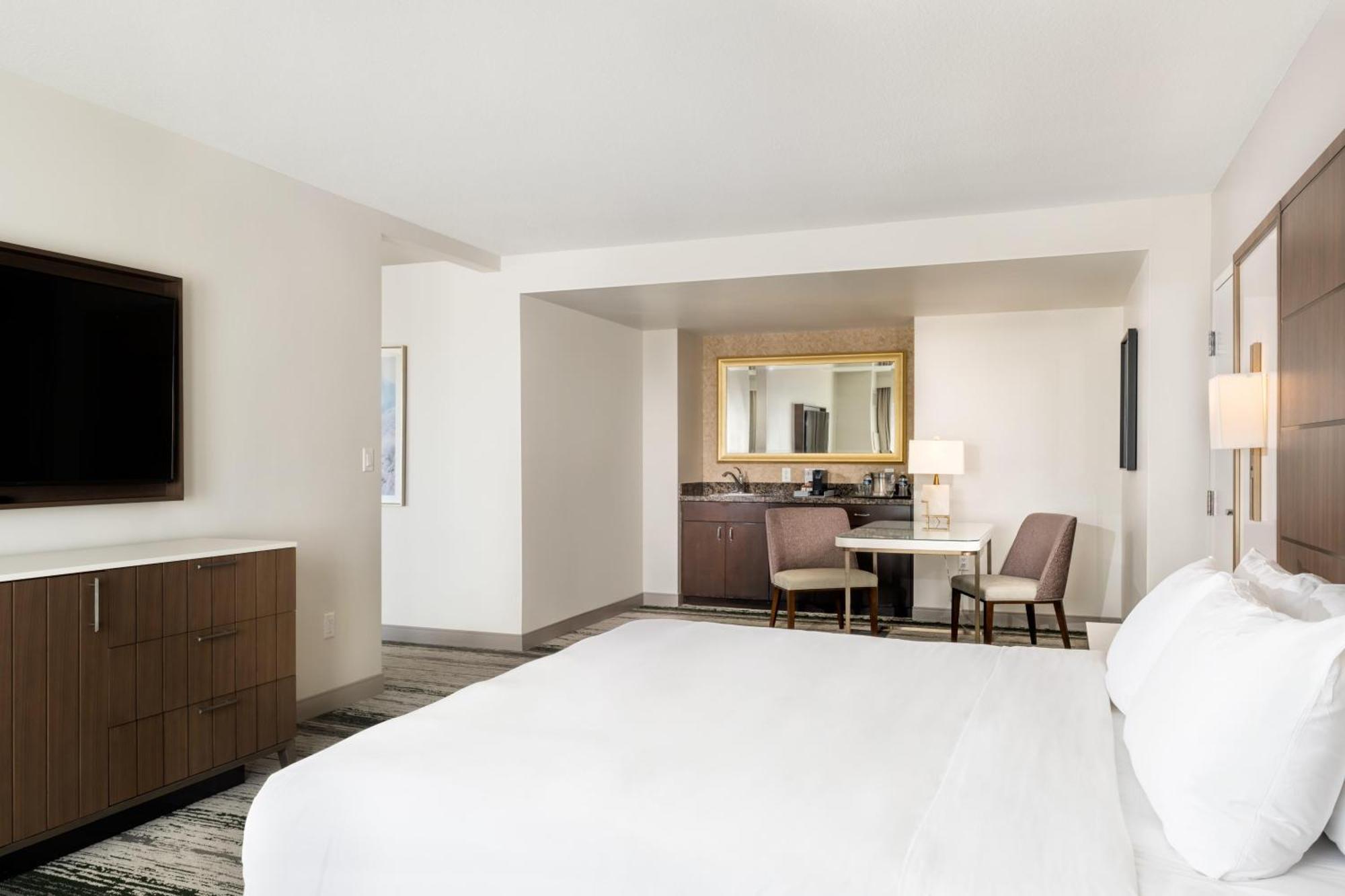Junior King Suite,1758307207:JPEG