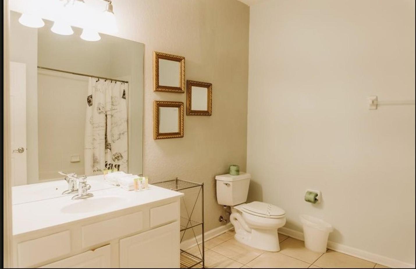 Deluxe Three-Bedroom Apartment