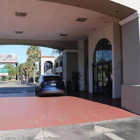 Howard Johnson By Wyndham Orlando-International Drive-3